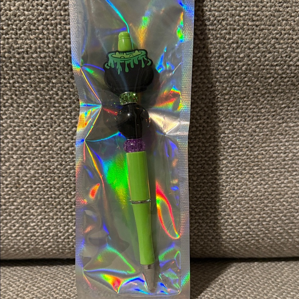 5/$25 Green and Black Pen with Cauldron Accents